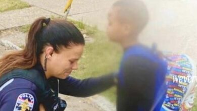 Photo of Boy stops police officer on his way to school – then asks her to p ray with him and she decides to respond