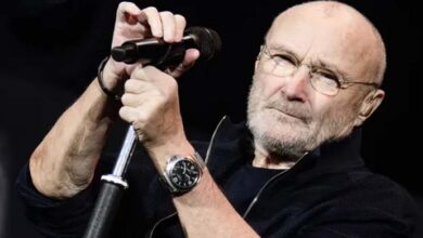 Photo of Phil Collins says he can “barely hold a drumstick anymore”