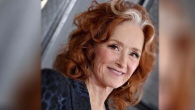 Photo of Support pours in for singer Bonnie Raitt, 73, after she discloses health news