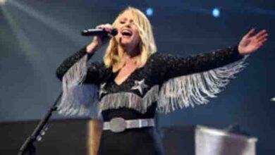 Photo of Miranda Lambert yells out to supporters during a concert, and the audience is not impressed.