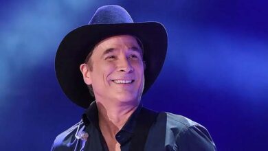 Photo of Clint Black will have surgery but will not headline a Texas concert.