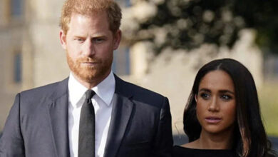 Photo of Harry & Meghan were in a “state of panic” during ‘freedom flight’ from royal life, expert says