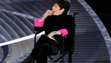 Photo of Liza Minnelli uses a wheelchair, but why?