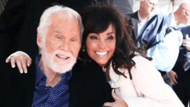 Photo of Kenny Rogers’ widow recalls him encouraging her to find someone after he was gone