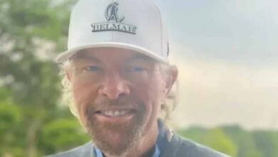 Photo of Due to a stomach cancer tumor that has shrunk by a third, Toby Keith hopes to be “out on the road” this fall.