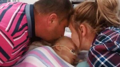 Photo of Parents kiss 1-year-old daughter goodbye and switch off life support, but then they hear her voice