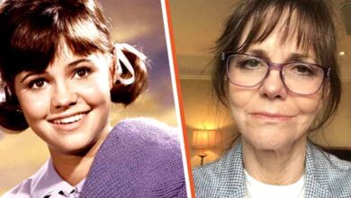 Photo of Sally Field, 76, Was Considered ‘Ugly’ After Choosing to Age Naturally – She Discovered Joy in Being a Grandmother to 5 Children and Living in an Ocean-View House