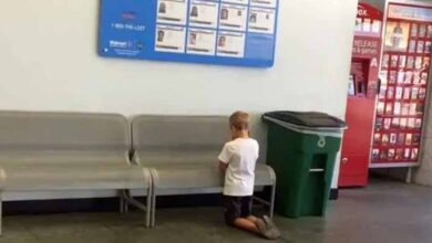 Photo of Mom discovers son kneeling in prayer in Walmart