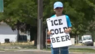Photo of Authorities are called to investigate a boy selling ‘Ice Cold Beer,’ but his ingenious sign makes them giggle.