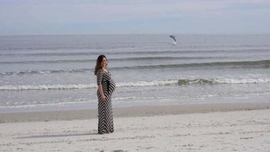 Photo of A pregnant woman takes a gorgeous image — but look who appears on the right!