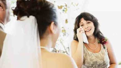 Photo of Groom’s Mom Meets the Bride and Recognizes the Daughter She Lost 20 Years Ago