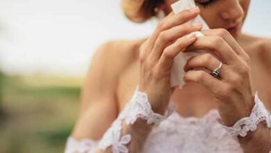 Photo of Woman Attends ‘White Wedding’ for the First Time, Infuriates Bride & Mom When They See Her Dress