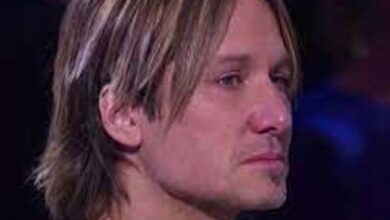 Photo of FANS RALLY AROUND KEITH URBAN AFTER HE ASKS THEM TO PRAY FOR HIM.