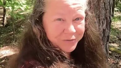 Photo of Homeless Lady Given Free “Ugly” Abandoned Trailer, But Wait Till You See What She Made Of It