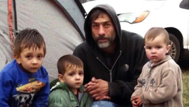 Photo of A Father Of Three Who Lives In A Tent, Selflessly Donates His Last $2 To A Stranger At A Gas Station