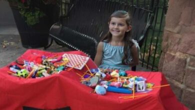 Photo of I Came Home to Find My Daughter Selling Our Things on the Street – When I Found Out Why, I Broke Down in Tears