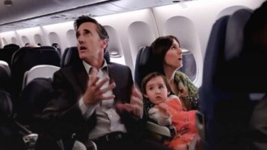 Photo of Millionaire Mocks Poor Woman with 3 Kids on Business Class Flight until Pilot Interrupts Him -B