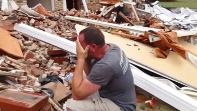 Photo of Son Who Didn’t Visit His Mother for Years Comes and Sees Her House Destroyed