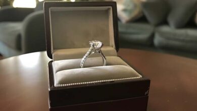 Photo of Woman Finds an Engagement Ring in Her BF’s Belongings, Week Later She Sees It on Her Friend’s Hand