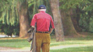 Photo of Old Man Goes to Visit Daughter for His 80th Birthday, She Doesn’t Let Him Enter Her House