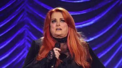 Photo of Fans Notice Wynonna Judd, 60, ‘Lost Too Much Weight’ as She Flaunts ‘Skinny’ Look in Black Plunging Outfit