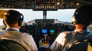 Photo of Business Class Passengers Mock Poor Old Lady, at the End of the Flight Pilot Addresses Her – Story of the Day