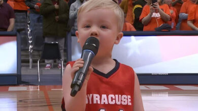 Photo of 3-Year-Old Fearlessly Sings National Anthem In Front Of A Crowd