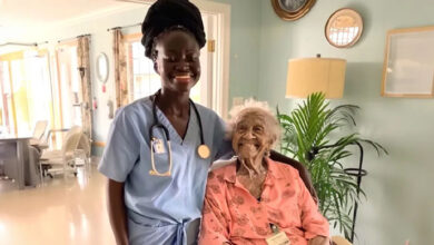 Photo of 90-Year-Old Lady in Nursing Home Grabbed My Hand Saying, ‘I Know You’