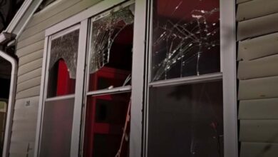 Photo of I broke my grouchy old neighbor’s window after she spoiled my party—only to find her sitting alone in heartbreaking silence