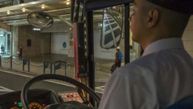 Photo of Bus Driver Kicks Out Old Lady into the Cold, Sees Her Framed Photo When Meeting His Fiancée — Story of the Day