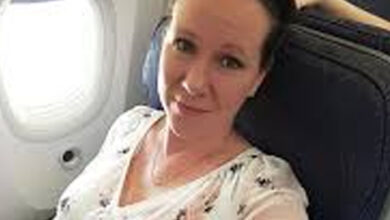 Photo of Pregnant Passenger Forced To Kneel