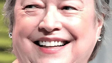 Photo of Kathy Bates likes ‘not having breasts’ after her cancer battle